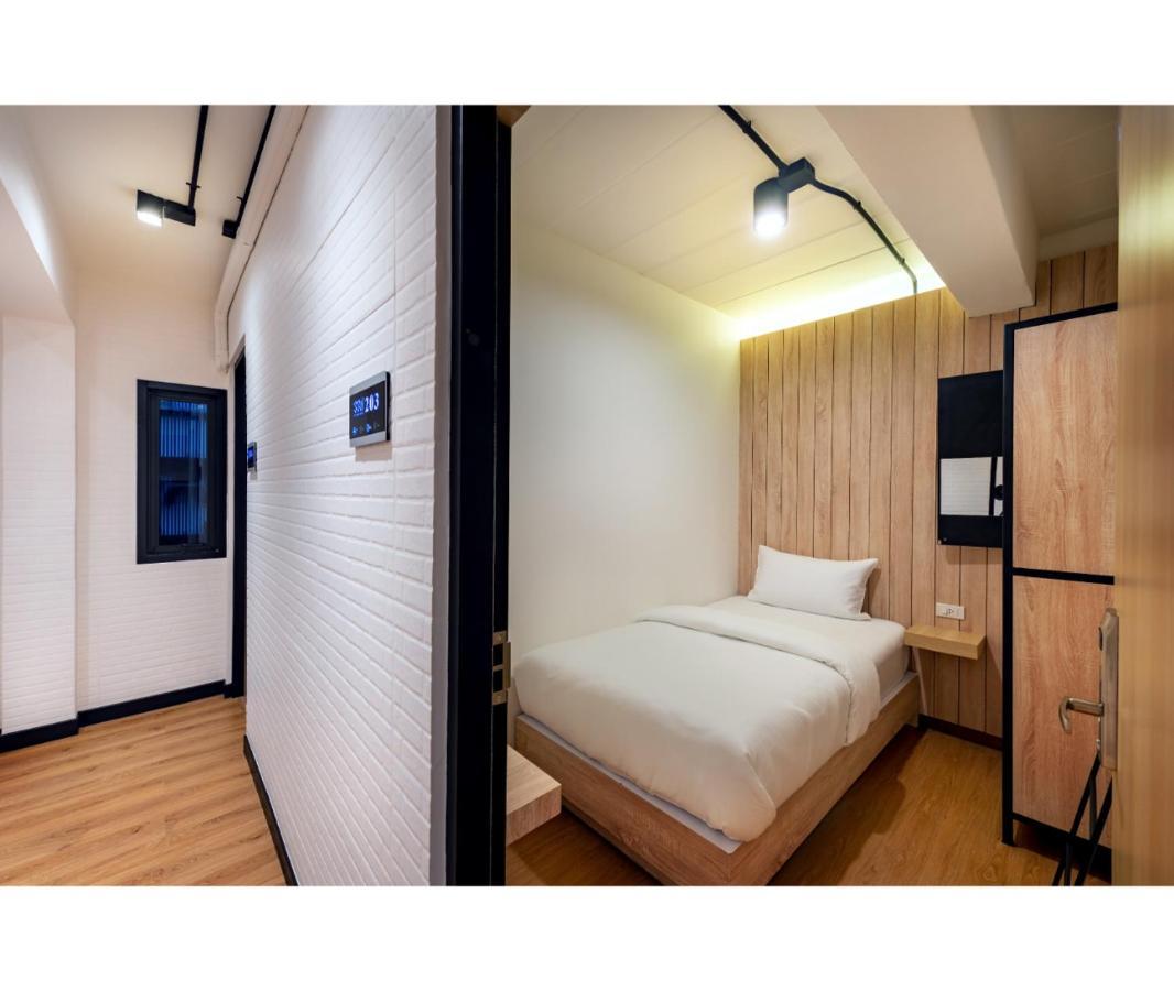 Siam Subway Hostel And Cafe กรุงเทพมหานคร ภายนอก รูปภาพ
