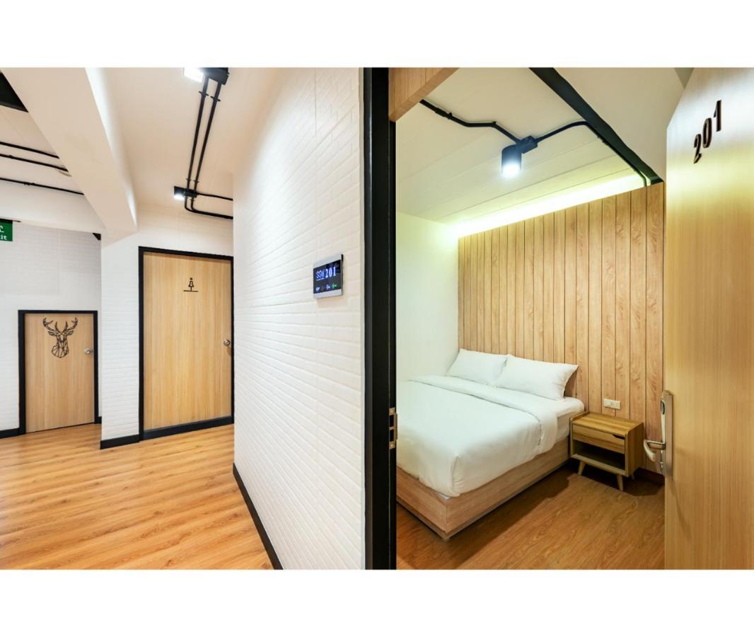 Siam Subway Hostel And Cafe กรุงเทพมหานคร ภายนอก รูปภาพ