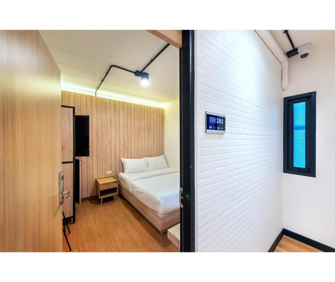 Siam Subway Hostel And Cafe กรุงเทพมหานคร ภายนอก รูปภาพ
