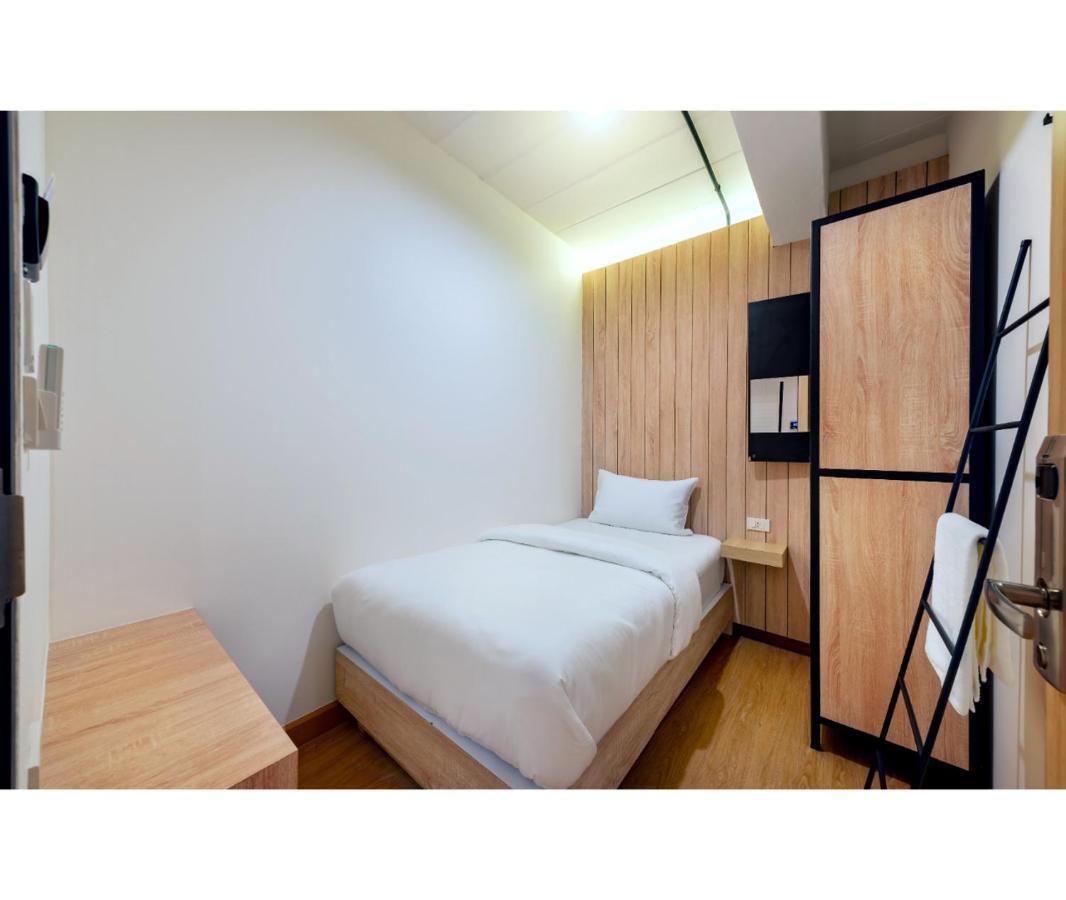 Siam Subway Hostel And Cafe กรุงเทพมหานคร ภายนอก รูปภาพ
