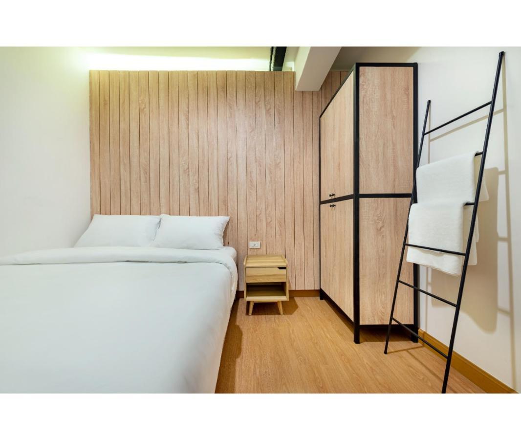 Siam Subway Hostel And Cafe กรุงเทพมหานคร ภายนอก รูปภาพ