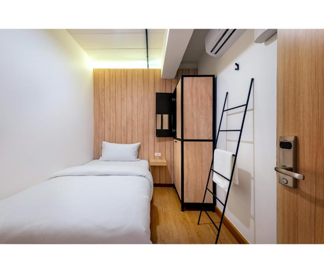Siam Subway Hostel And Cafe กรุงเทพมหานคร ภายนอก รูปภาพ
