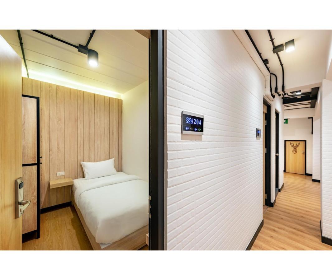 Siam Subway Hostel And Cafe กรุงเทพมหานคร ภายนอก รูปภาพ