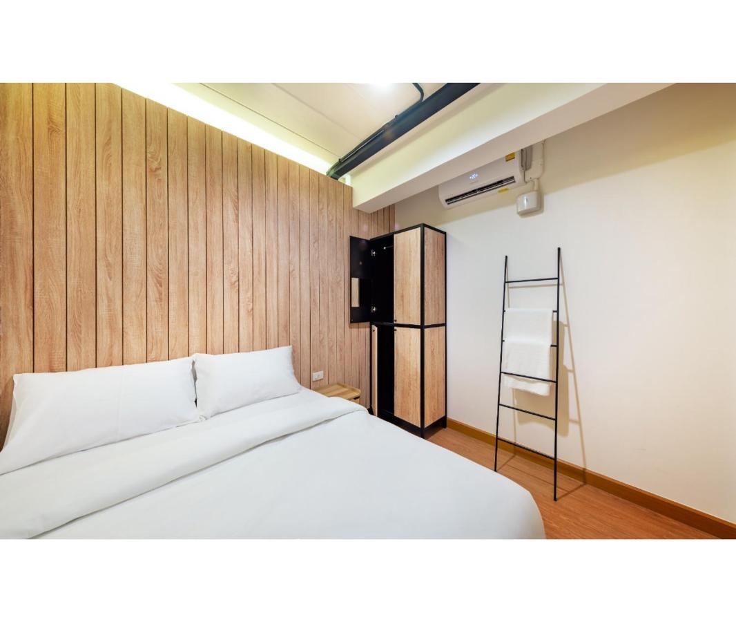 Siam Subway Hostel And Cafe กรุงเทพมหานคร ภายนอก รูปภาพ